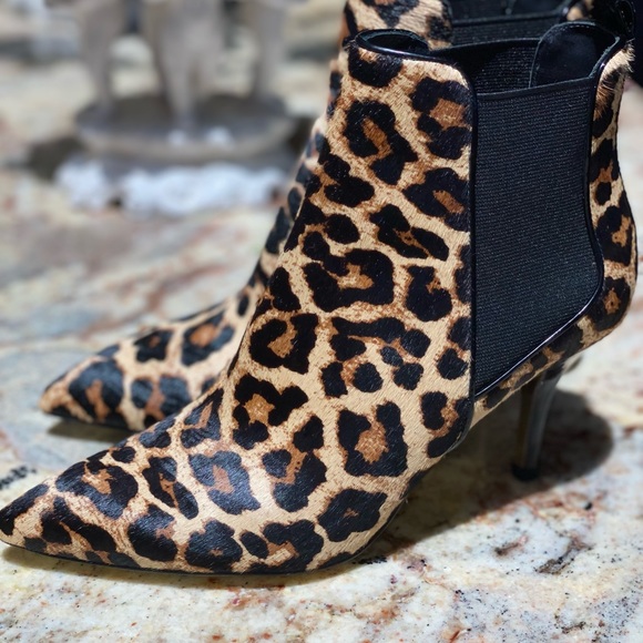 Stylish Michael Kors Booties - Picture 11 of 14